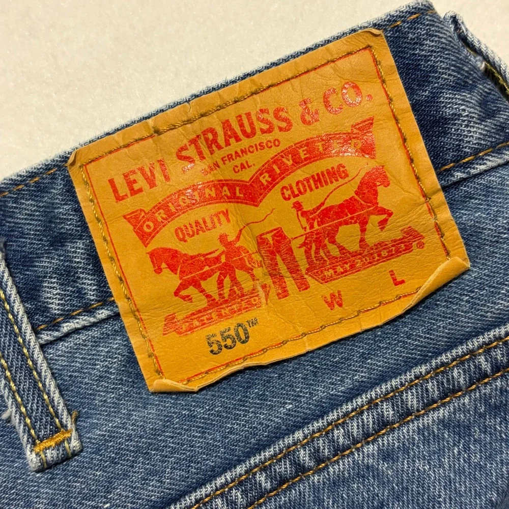 Levis 550 Relaxed Fit Tapered Leg Jeans Mens 44x36 Medium Wash Blue Denim